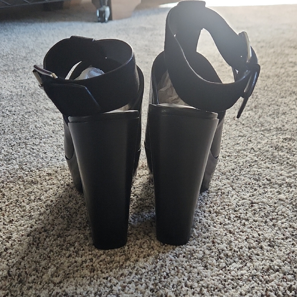 Black Platform Heeled Sandals - Picture 4 of 9